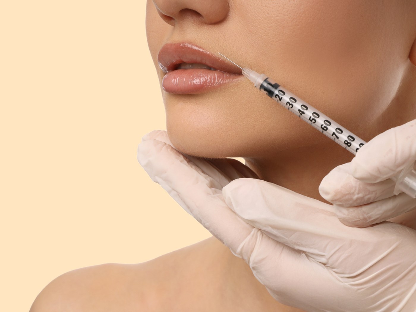 Preenchimento facial para volume e contorno naturais